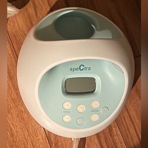 Spectra Baby Blue Breast Pump & Carrying bag. Charger not included.